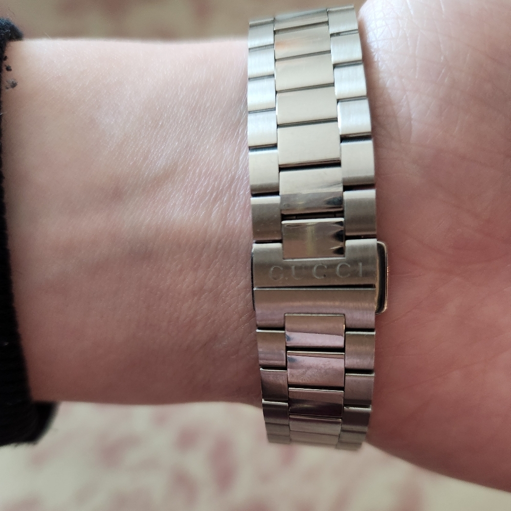 Gucci Silver Watch with Pink Dial - Picture 2 of 2